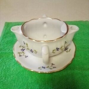 Vintage Moss Antiques La Nouvelle Orleans Bone China Gravy Boat w/Saucer